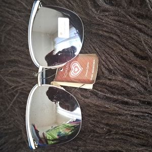 Nwt ROMANCE Sunglasses